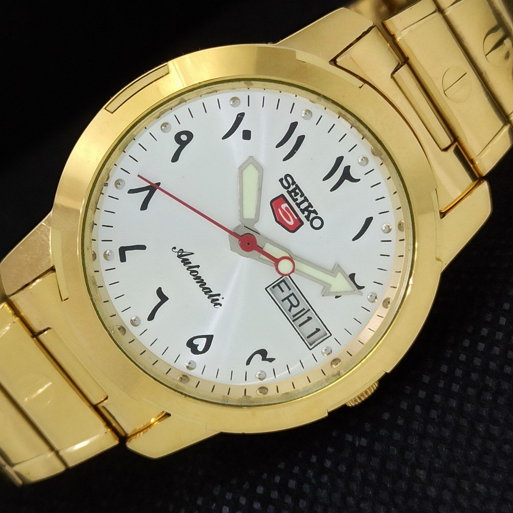 Vintage 1973 Seiko 5 Automatic Mens Arabic GoldSilver Watch WDaydate